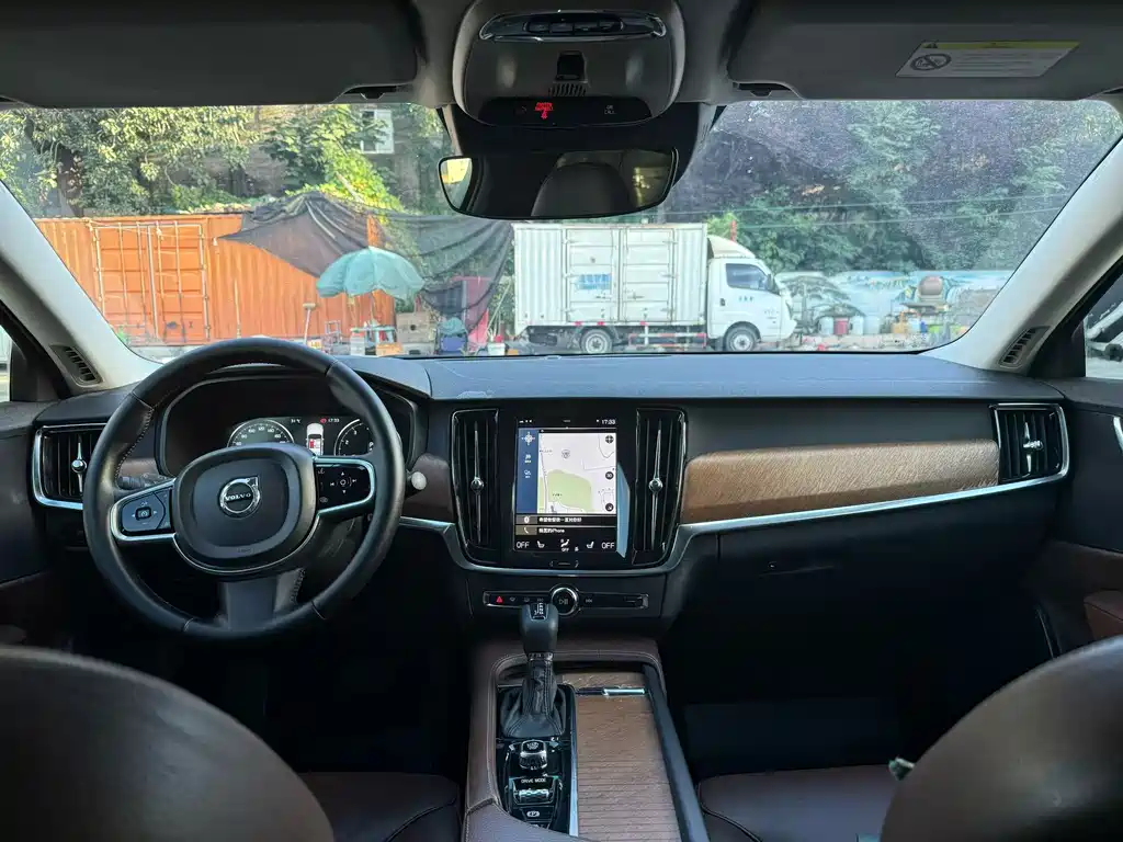 Volvo S90 — миниатюра 8