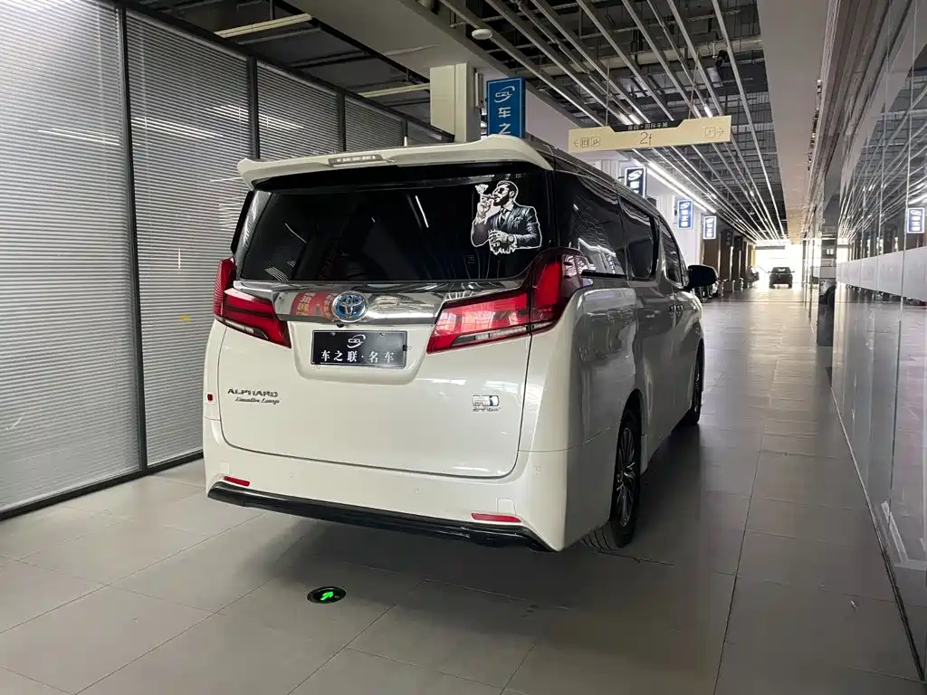 Toyota Alphard — миниатюра 6
