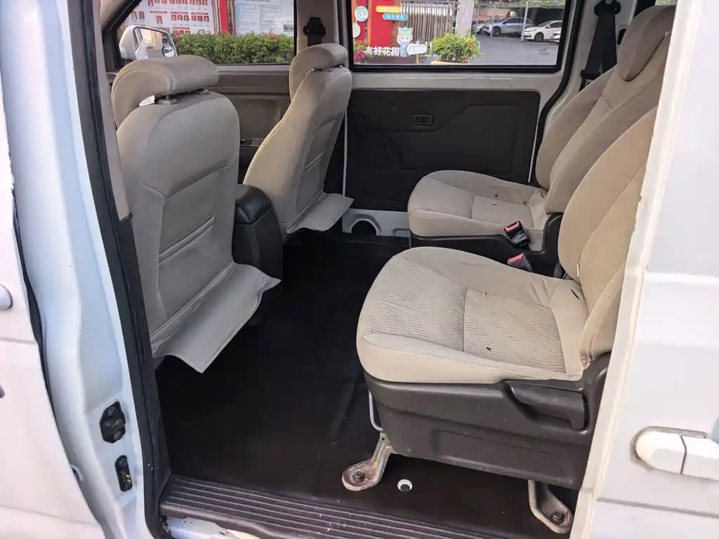 Wuling Rongguang V — миниатюра 12