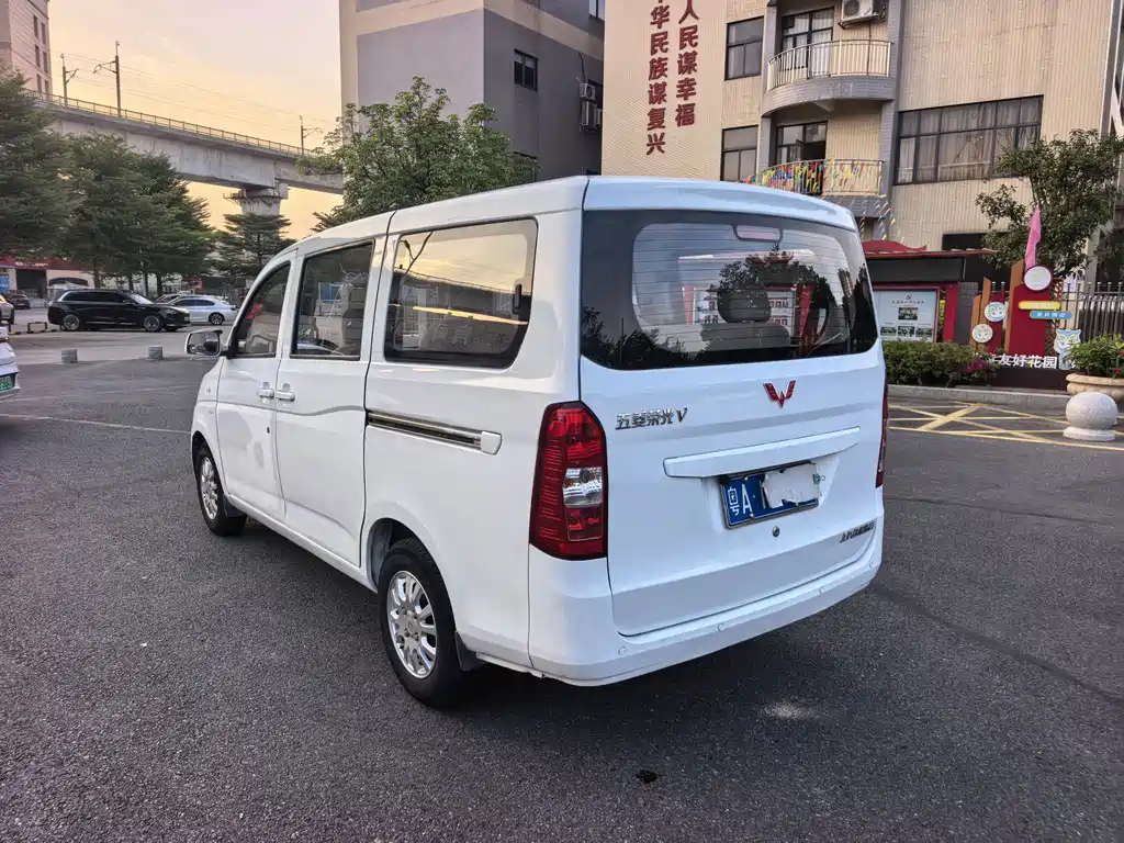 Wuling Rongguang V — миниатюра 4
