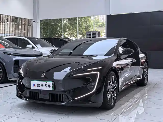 2024 Avatr 12