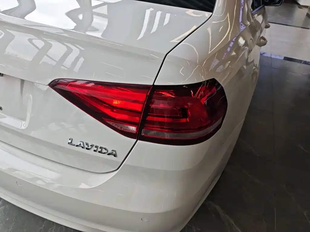 Volkswagen Lavida — миниатюра 8