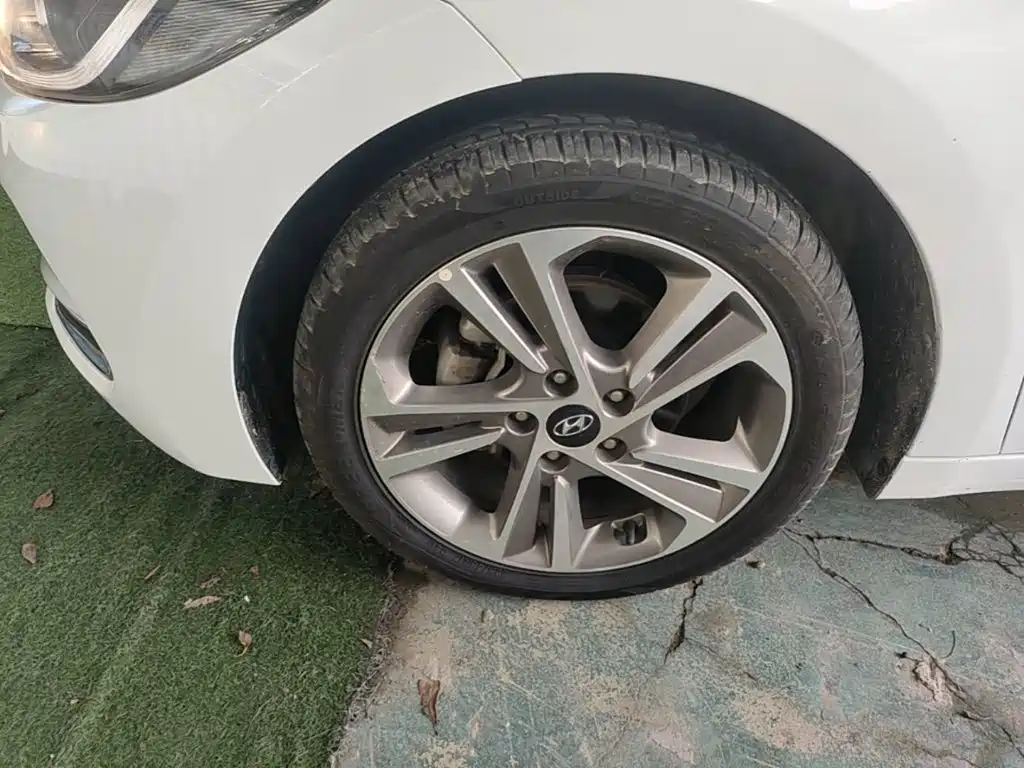 Hyundai Elantra — миниатюра 23