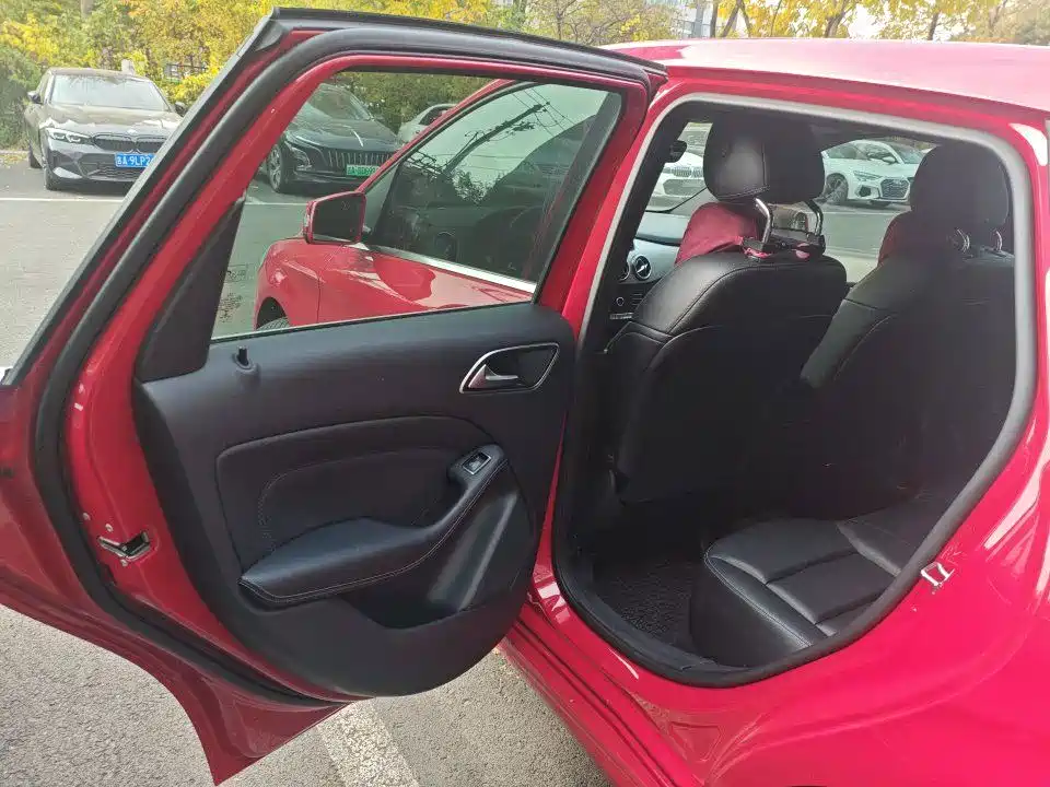 Mercedes-Benz B-Class — миниатюра 6