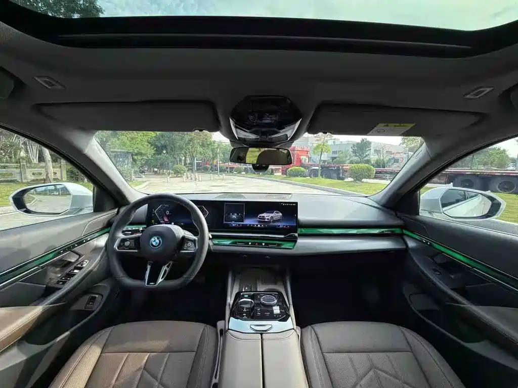BMW i5 — миниатюра 6
