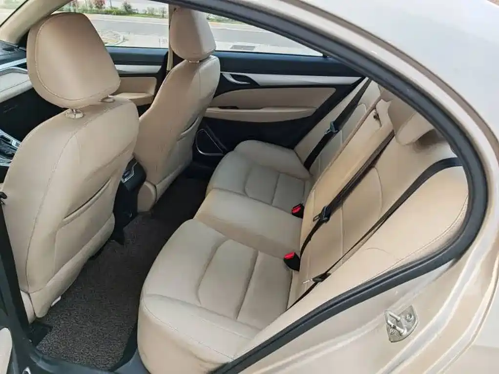 Geely Emgrand — миниатюра 6