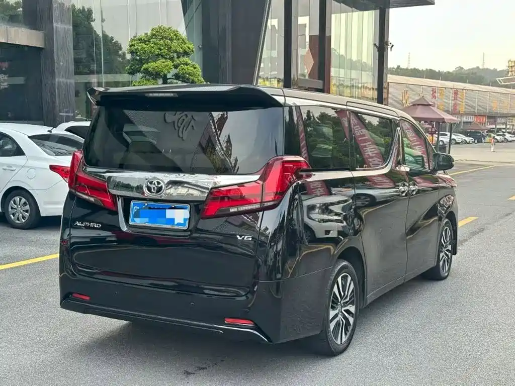 Toyota Alphard — миниатюра 4