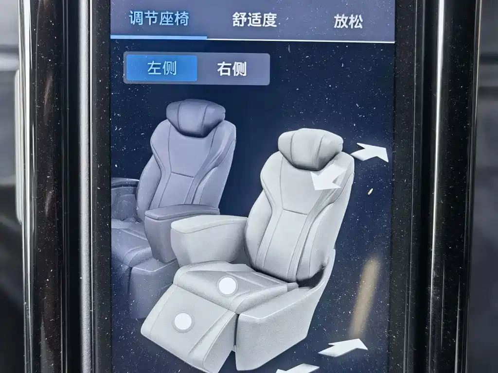 Toyota Alphard — миниатюра 9