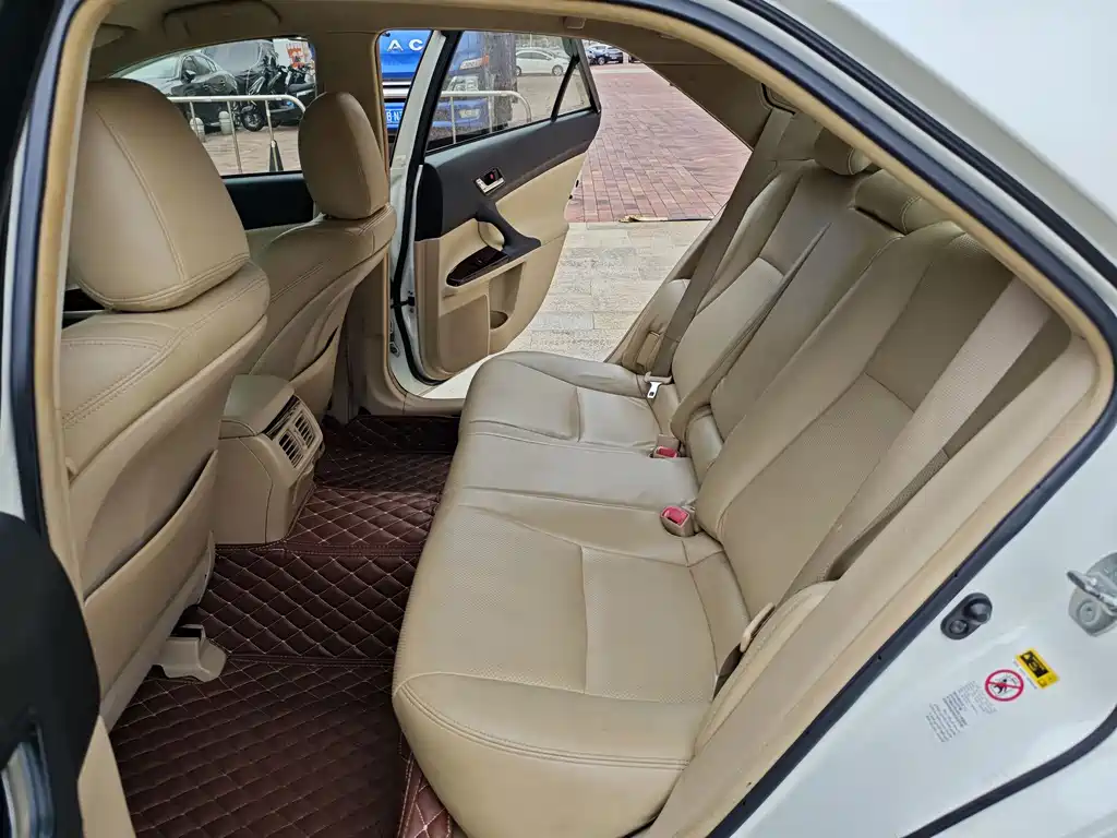 Toyota Reiz — миниатюра 8