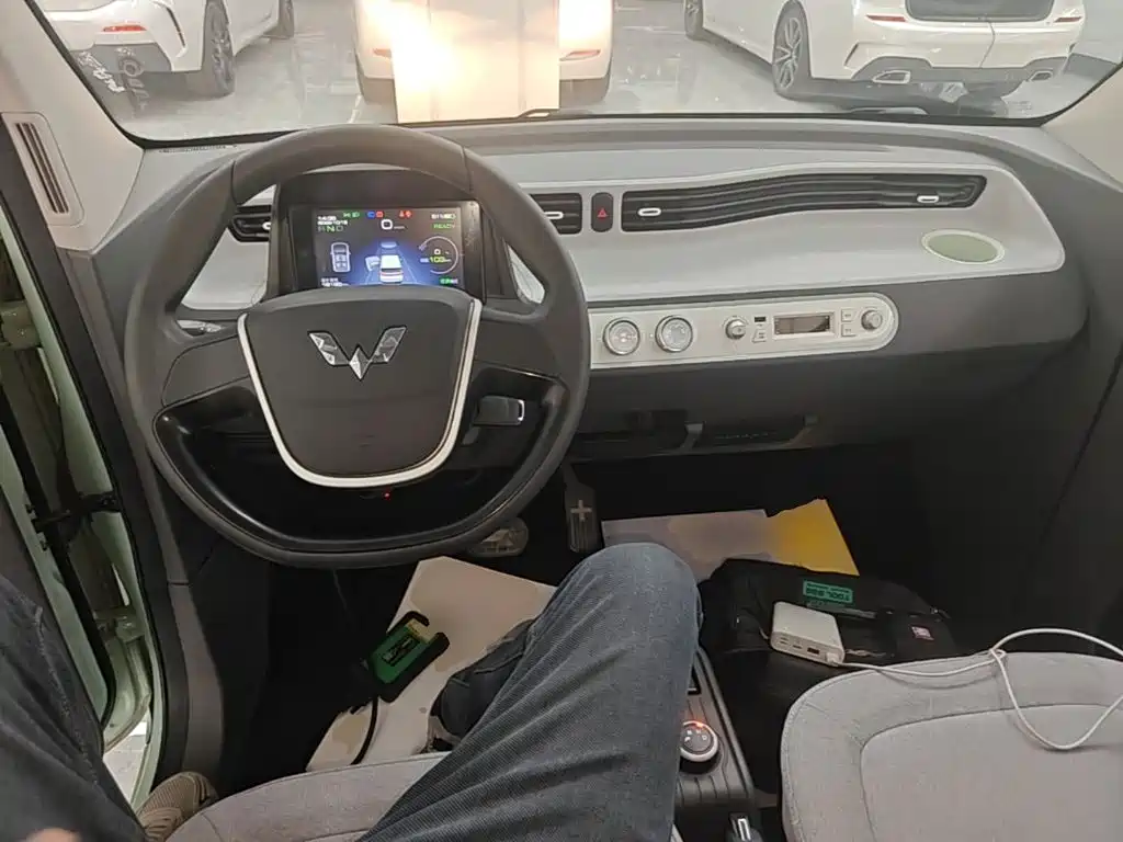 Wuling MINIEV — миниатюра 10