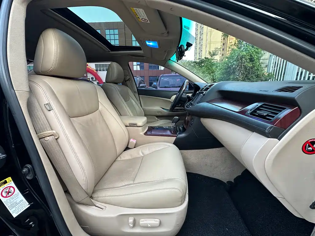Toyota Crown — миниатюра 6