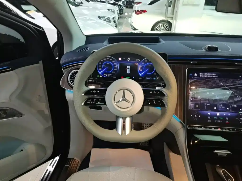 Mercedes-Benz EQE SUV — миниатюра 11