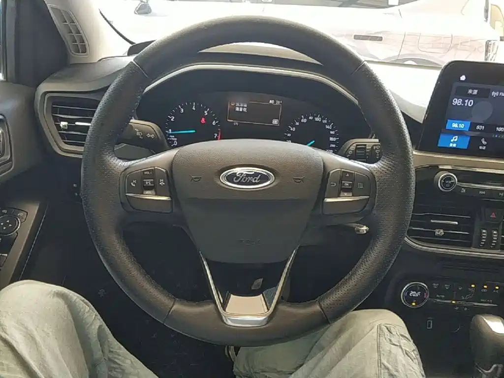 Ford Focus — миниатюра 11