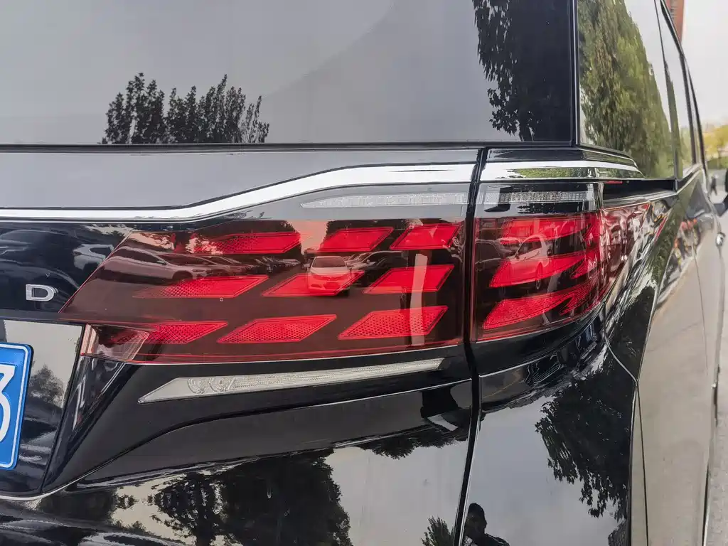 Toyota Alphard — миниатюра 20