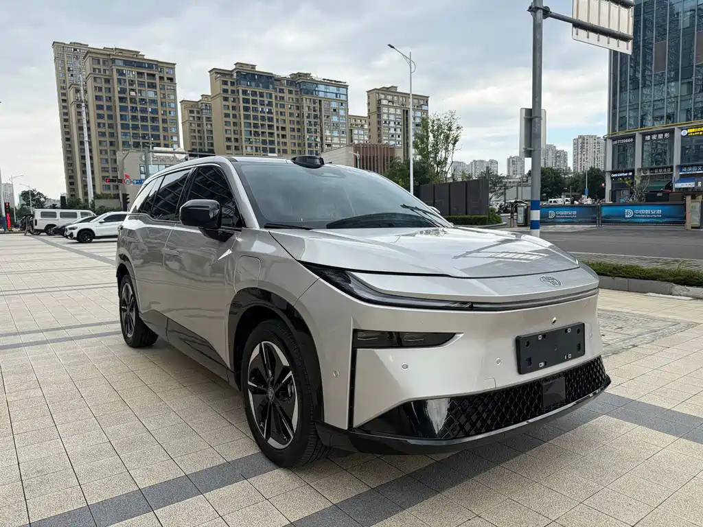 Toyota bZ3X — миниатюра 3