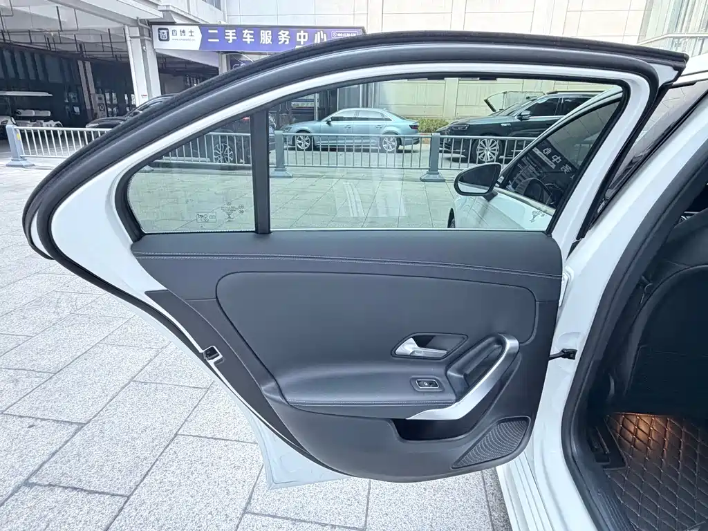 Mercedes-Benz A-Class — миниатюра 9