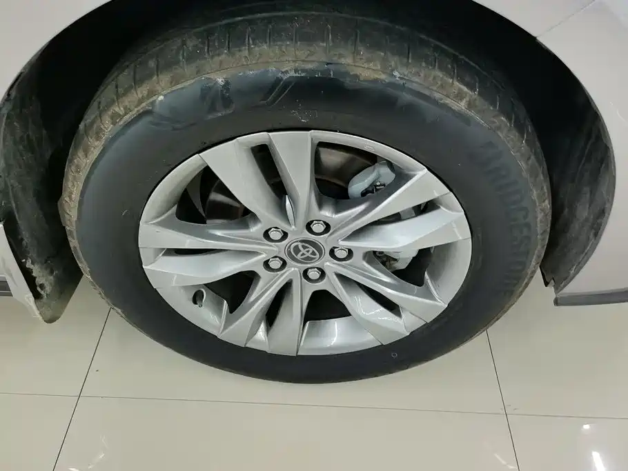 Toyota Sienna — миниатюра 6