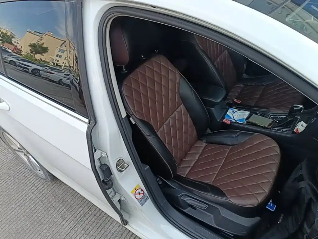 Volkswagen Golf — миниатюра 23