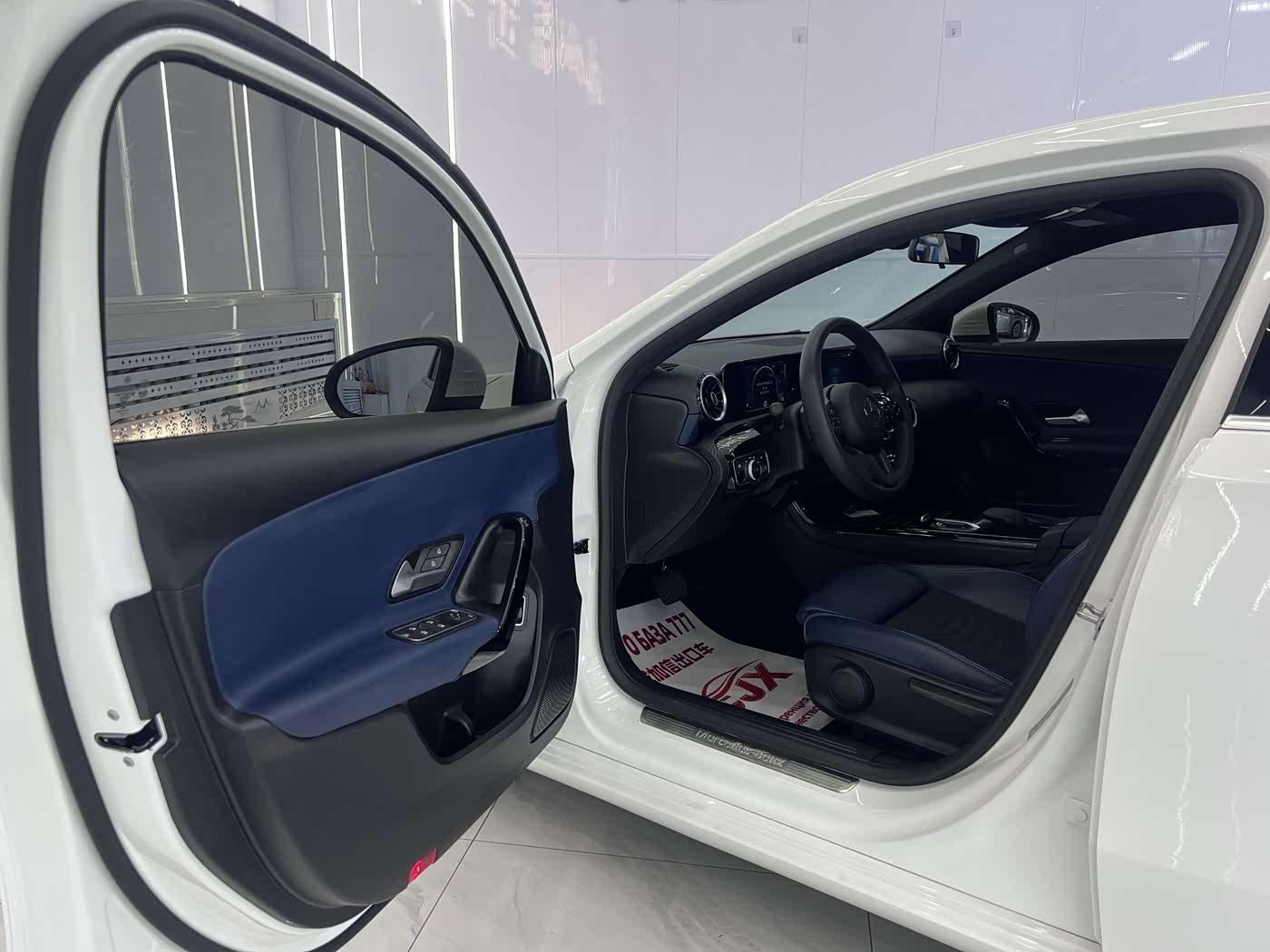 Mercedes-Benz A-Class 1.3 л 2022 г. Белый, пробег 32000 км