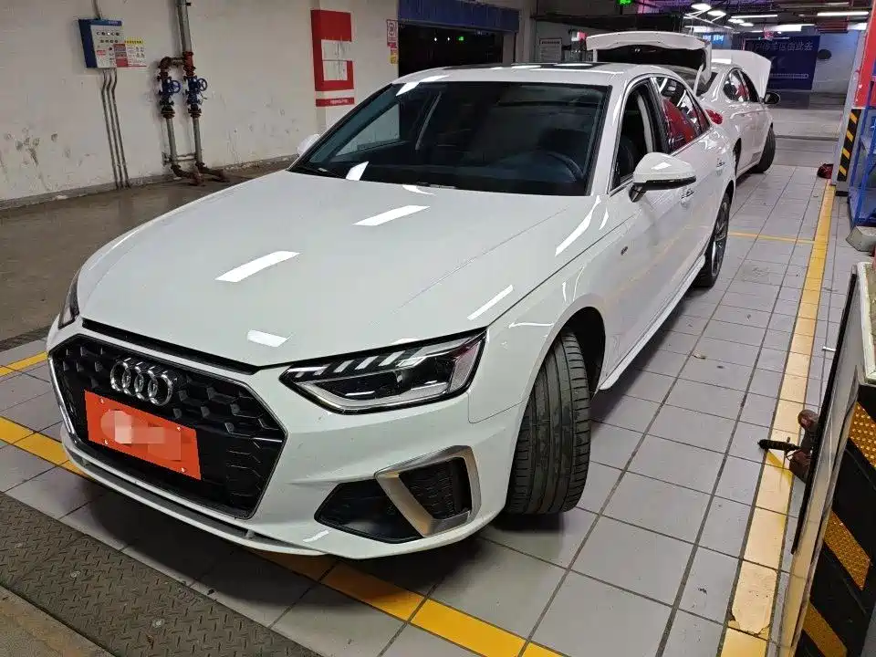 奥迪A4L 2025款 200万辆悦享版 40 TFSI 时尚动感型 2025
