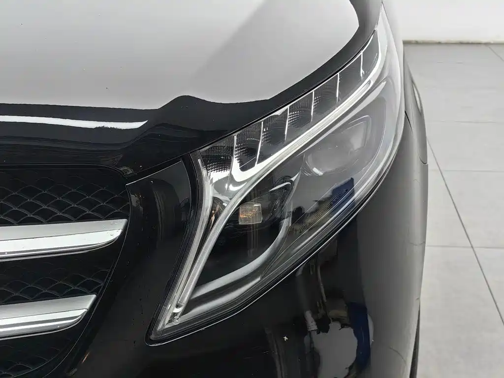 Mercedes-Benz V-Class — миниатюра 7