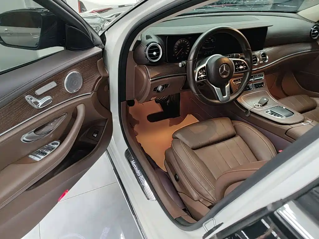Mercedes-Benz E-Class — миниатюра 16