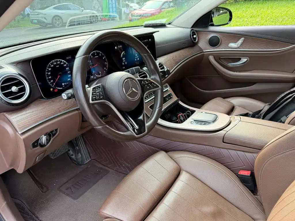 Mercedes-Benz E-Class — миниатюра 7