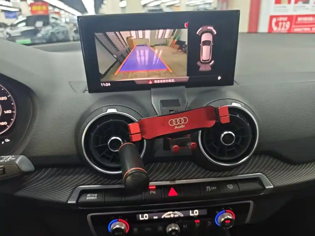 Audi Q2L e-tron — миниатюра 13