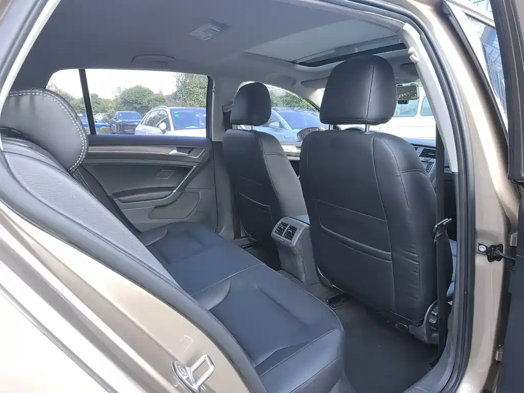 Volkswagen Golf — миниатюра 5