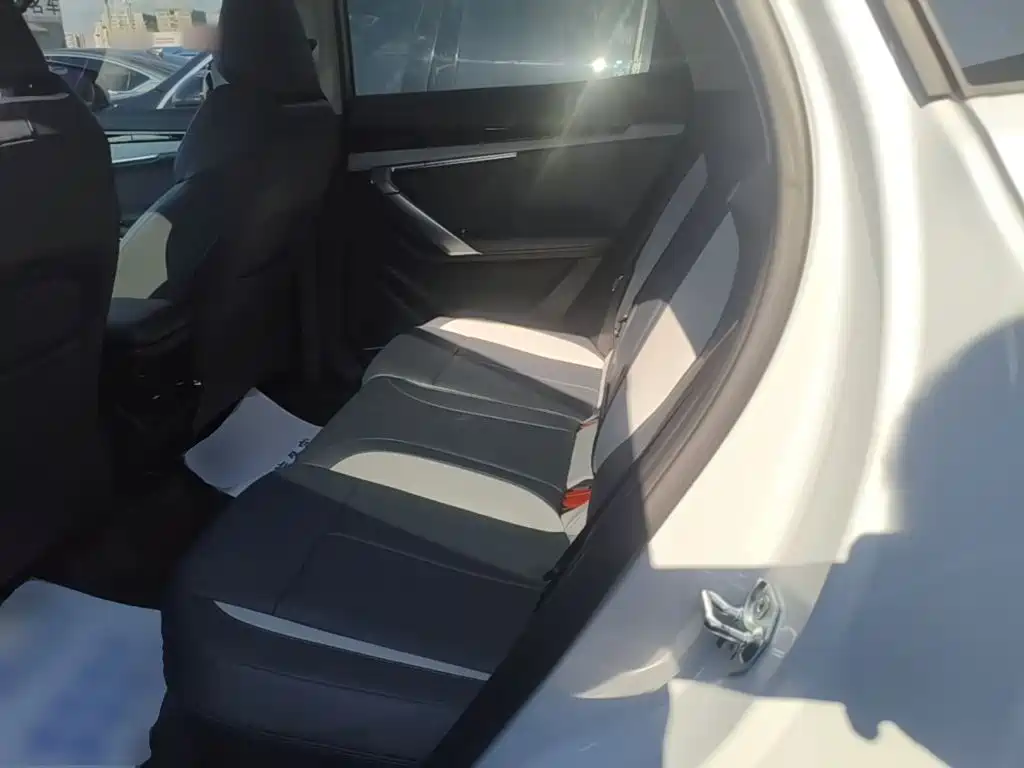 Geely Boyue L — миниатюра 17