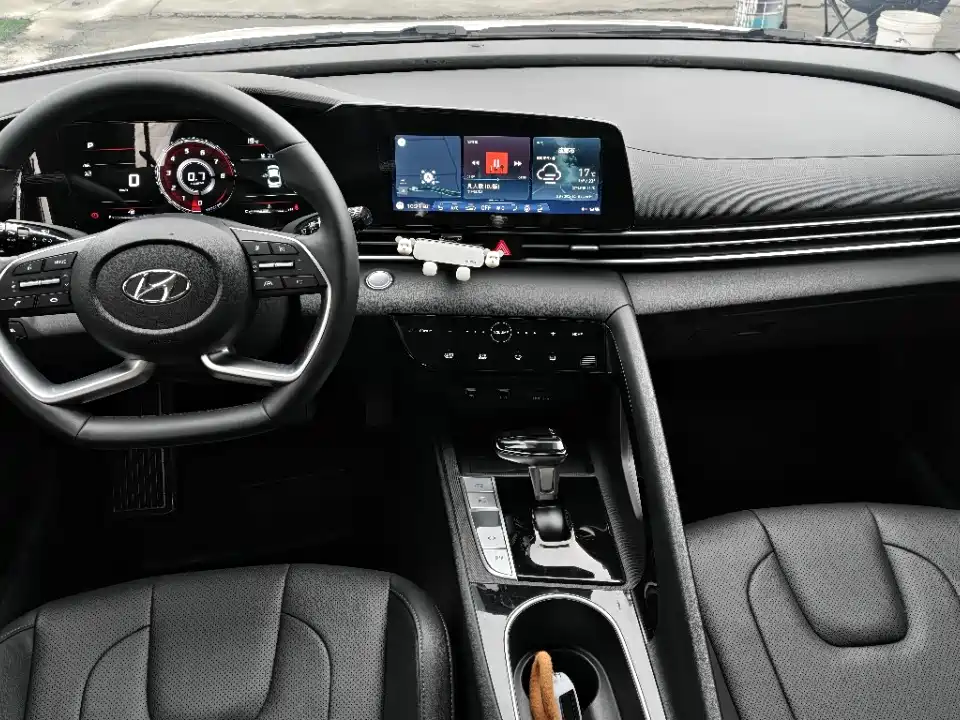 Hyundai Elantra — миниатюра 5