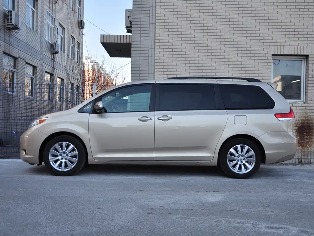 Toyota Sienna 2013 3.5L AT