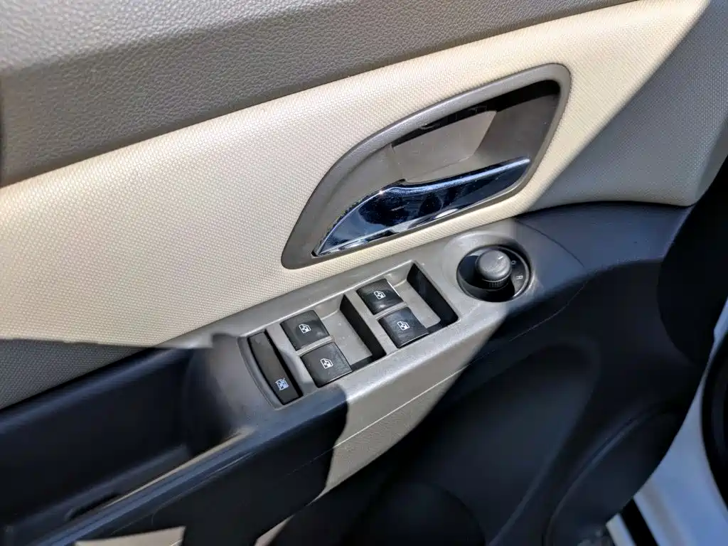 Chevrolet Cruze — миниатюра 15