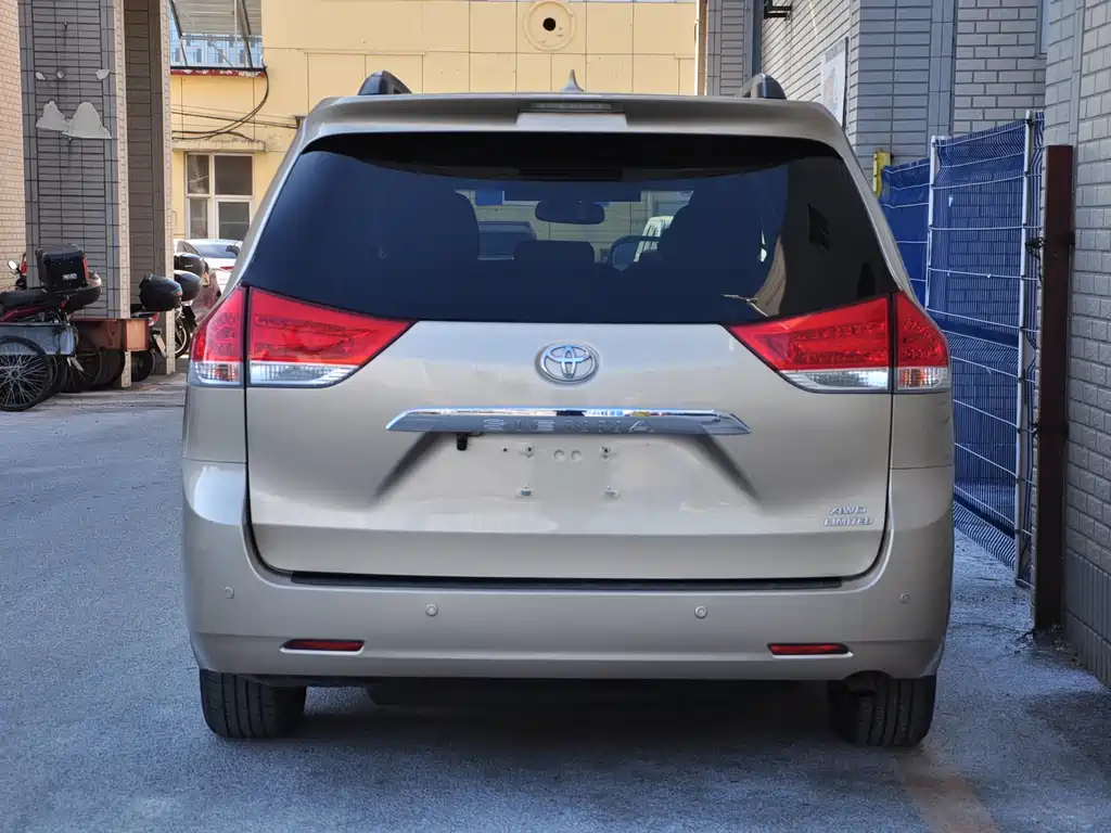 Toyota Sienna 2013 3.5L AT