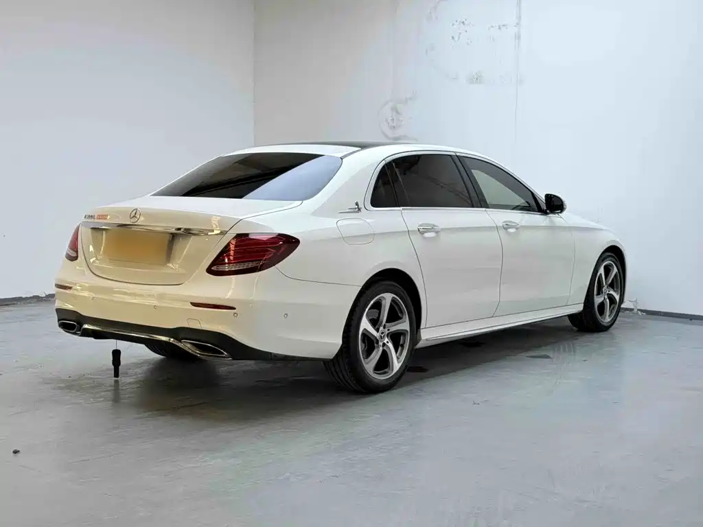 Mercedes-Benz E-Class — миниатюра 7