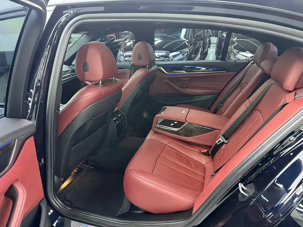 BMW 5 Series — миниатюра 9