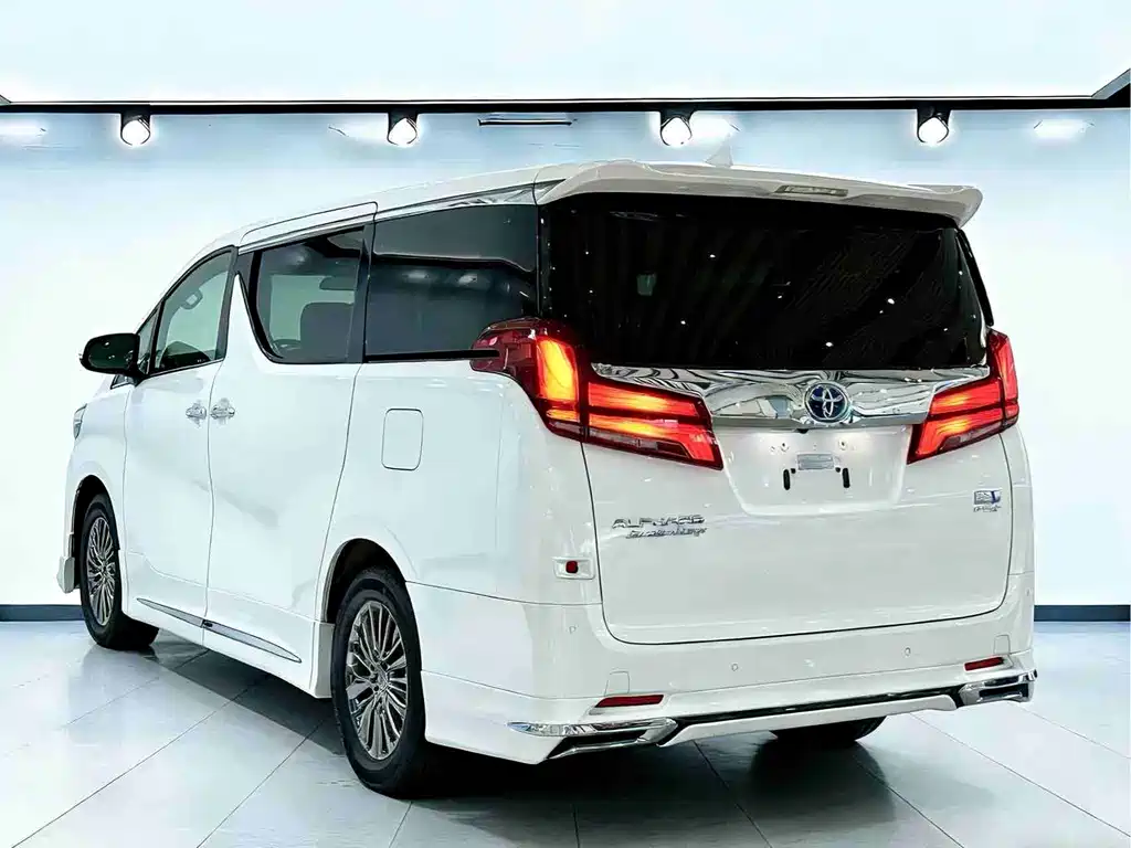 Toyota Alphard - фото 6