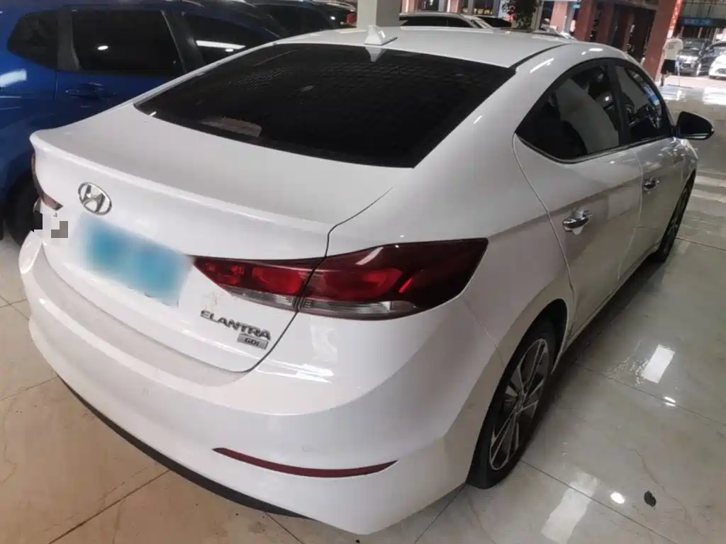 Hyundai Elantra — миниатюра 7