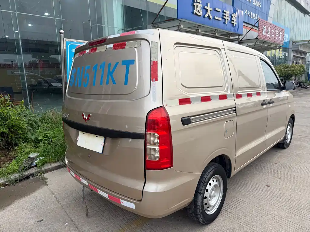 Wuling Hongguang V — миниатюра 4