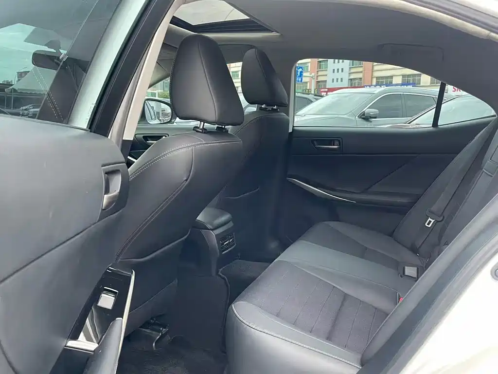 Lexus IS — миниатюра 5