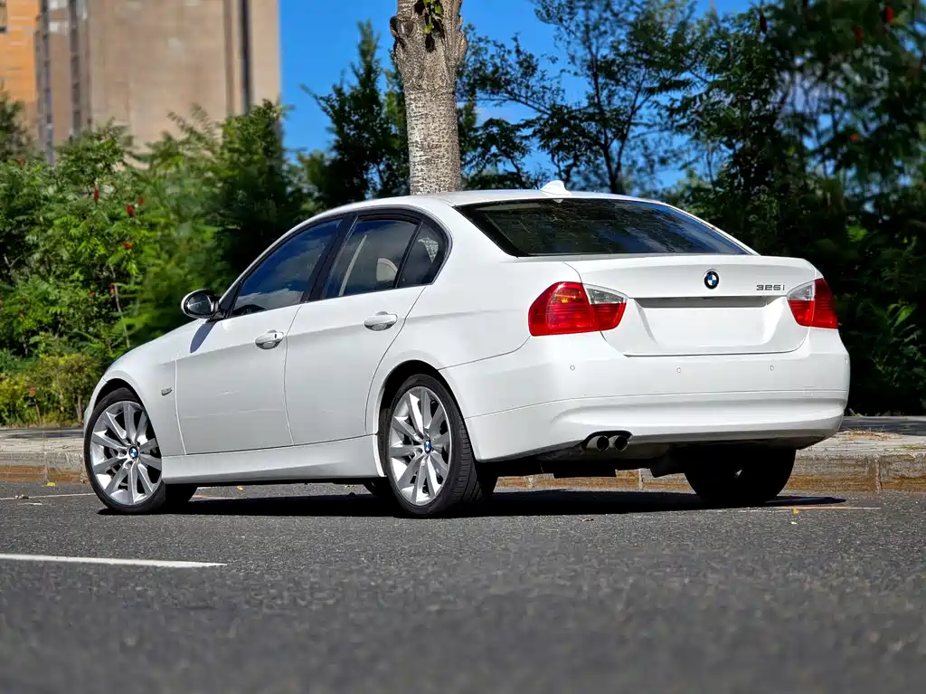BMW 3 Series — миниатюра 4