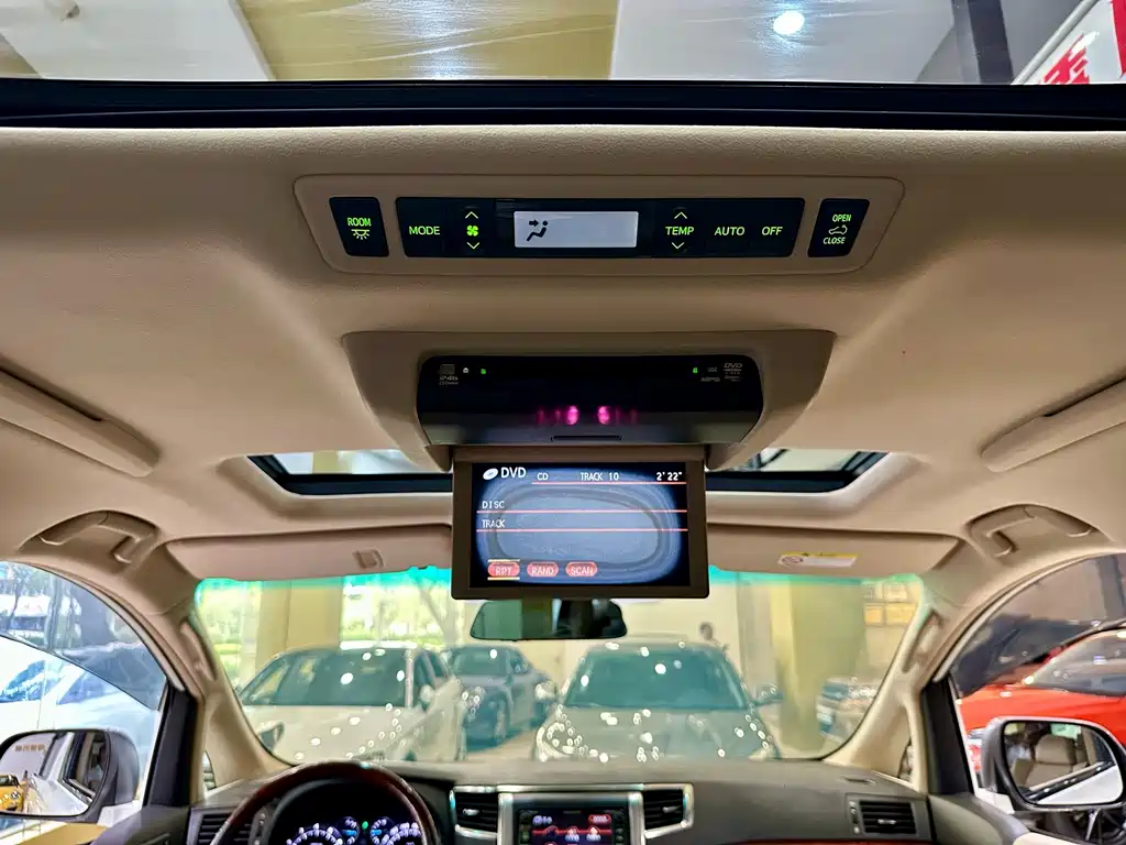 Toyota Alphard — миниатюра 17
