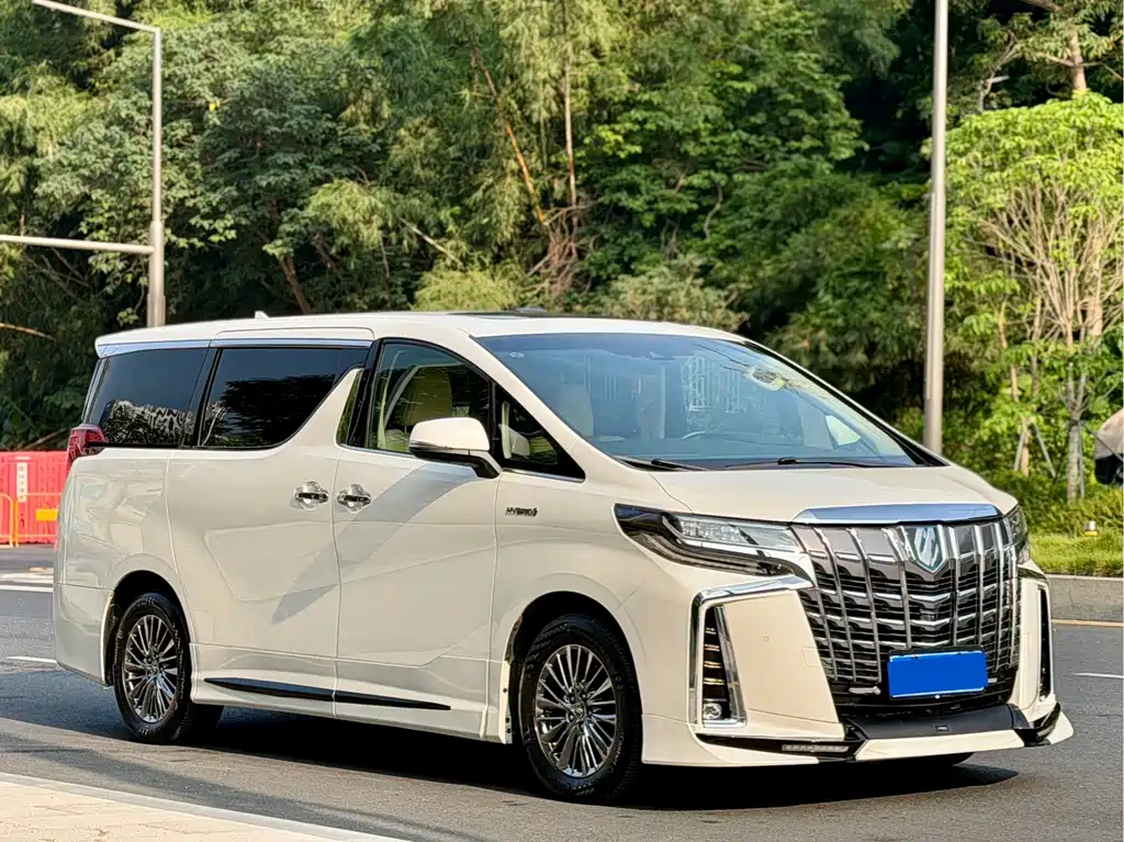 Toyota Alphard — миниатюра 3
