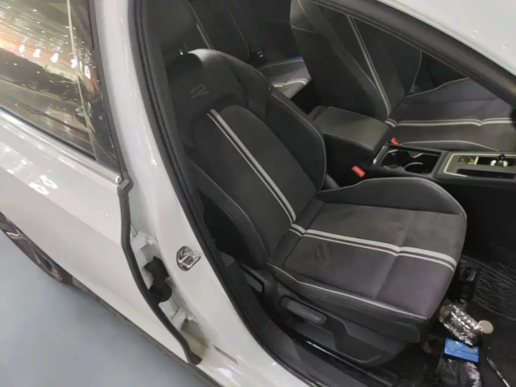 Volkswagen Golf — миниатюра 25