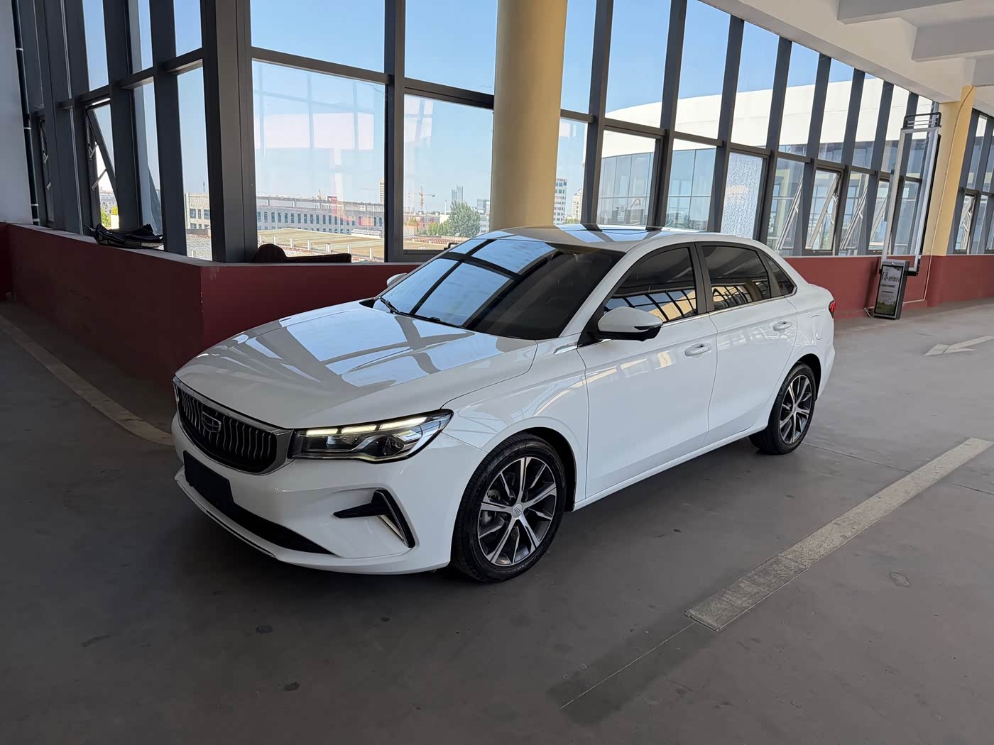 Geely Emgrand 1.5 л 2023 г. Белый, пробег 26000 км