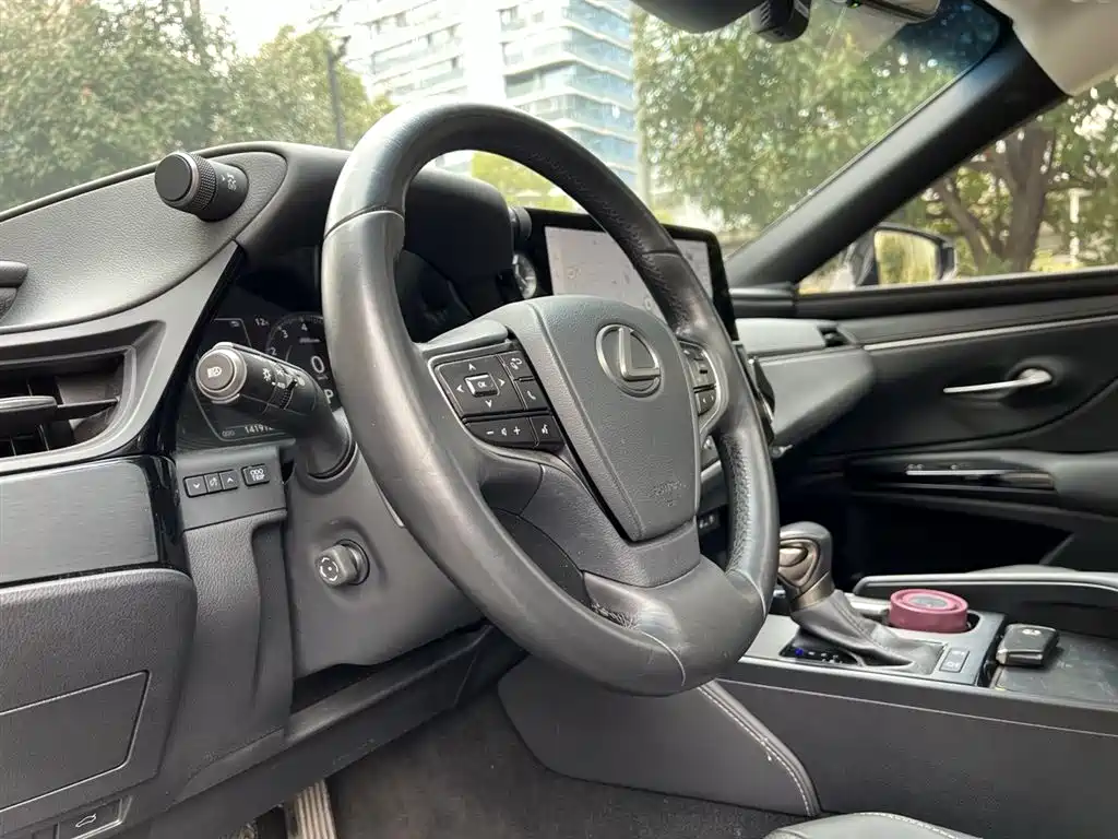 Lexus ES 2024 200 Premium
