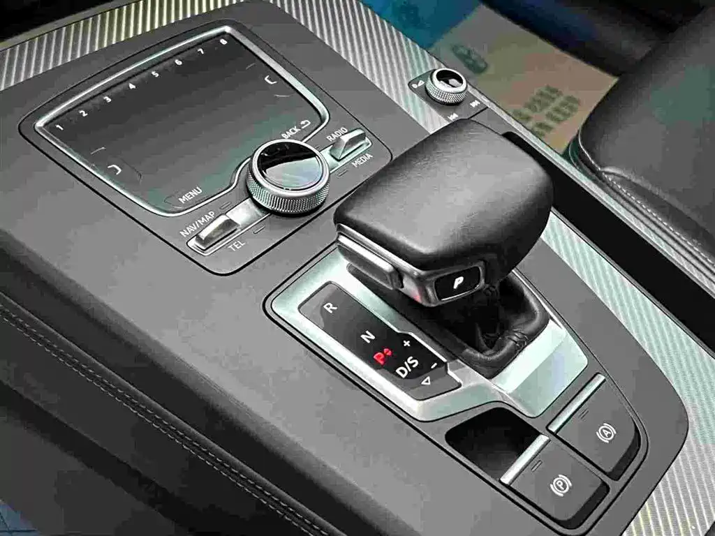 Audi Q5L — миниатюра 10