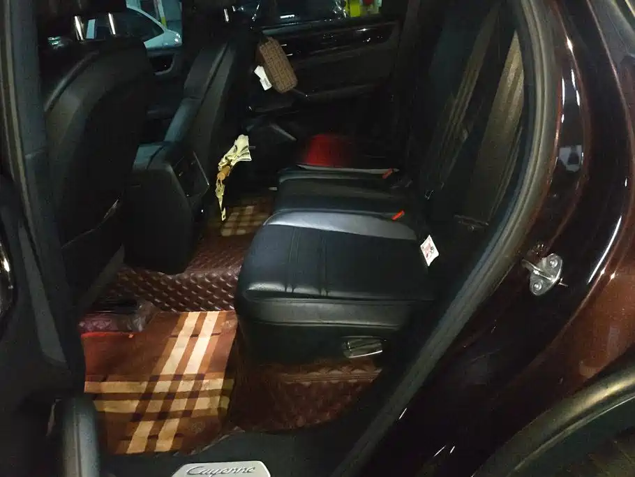 Porsche Cayenne — миниатюра 11