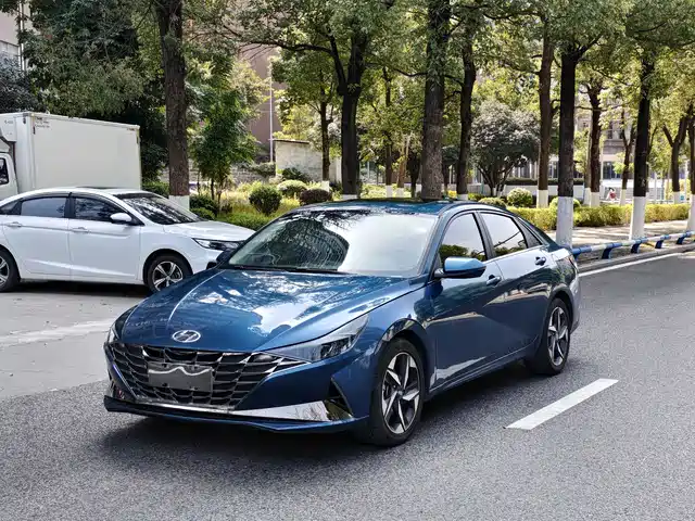 HYUNDAI ELANTRA