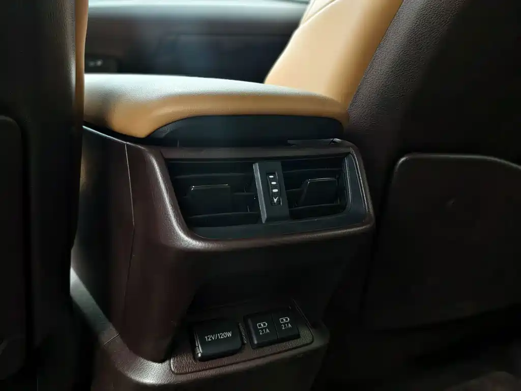 Lexus ES — миниатюра 11